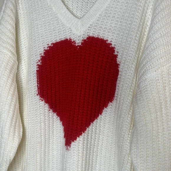 NWOT Torrid V-neck Heart Pullover Sweater Sz 3 Valentine’s Day - Picture 8 of 11